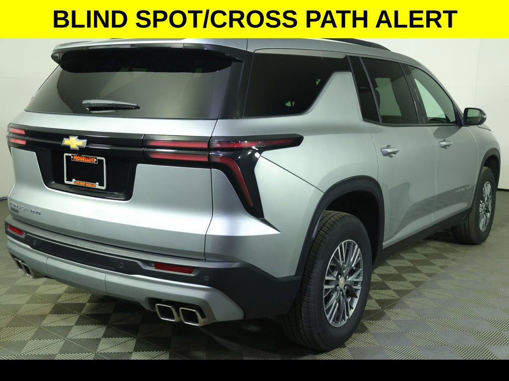 Used 2025 Chevrolet Traverse LT image 11