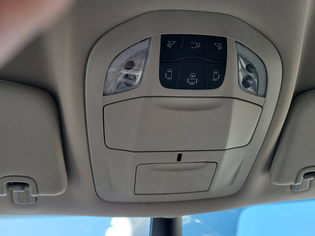 Used 2023 Chrysler Voyager LX FWD image 23