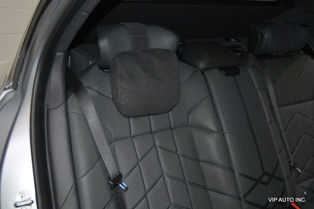 Used 2023 BMW i7 xDrive60 AWD/4WD image 23