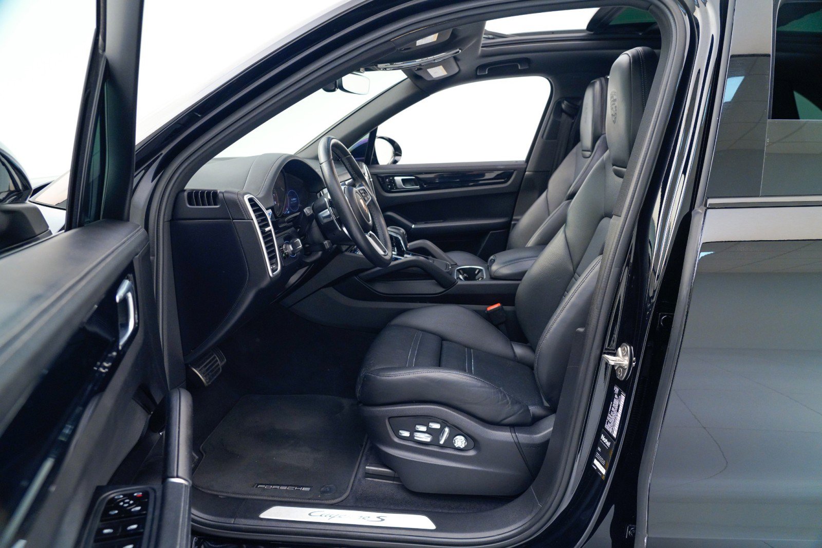 Used 2021 Porsche Cayenne S image 17