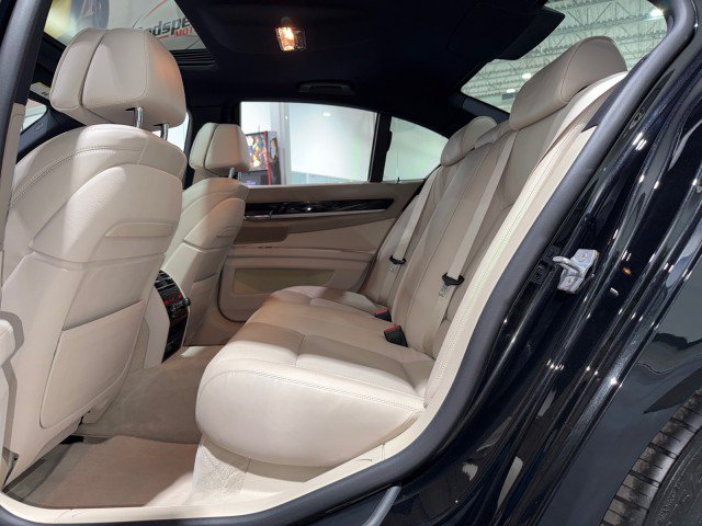 Used 2014 BMW 750i RWD image 11