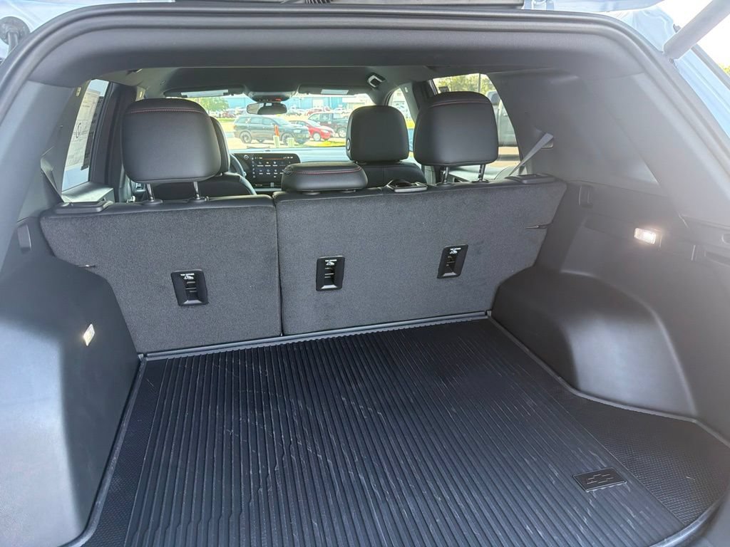 New 2027 Chevrolet Equinox RS w/ LPO, Floor Liner Package FWD image 9