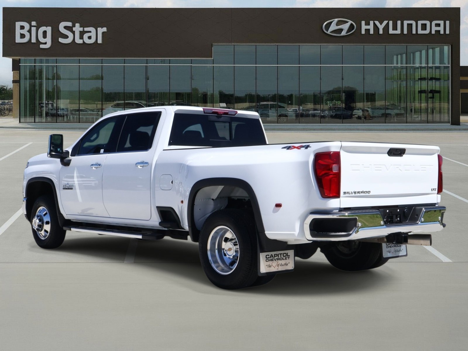 Used 2025 Chevrolet Silverado 3500 LTZ w/ LTZ Texas Edition image 3