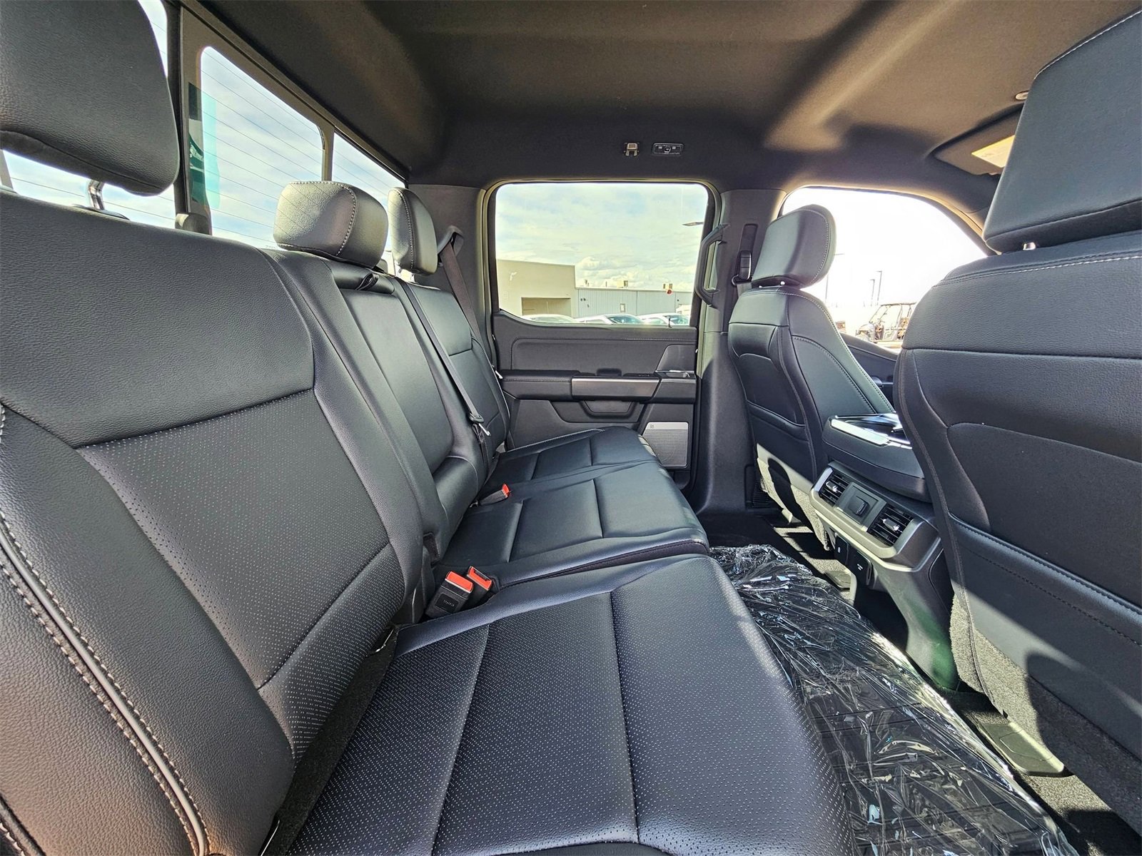 New 2025 Ford F150 Lariat w/ Equipment Group 501A Mid image 30