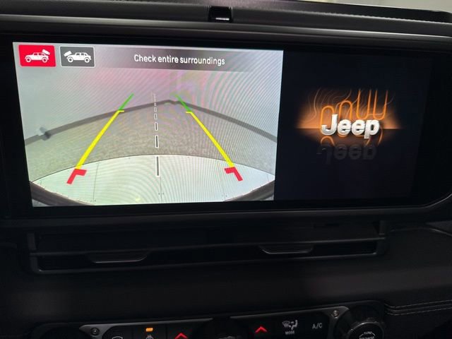 Used 2025 Jeep Wrangler Sahara image 5