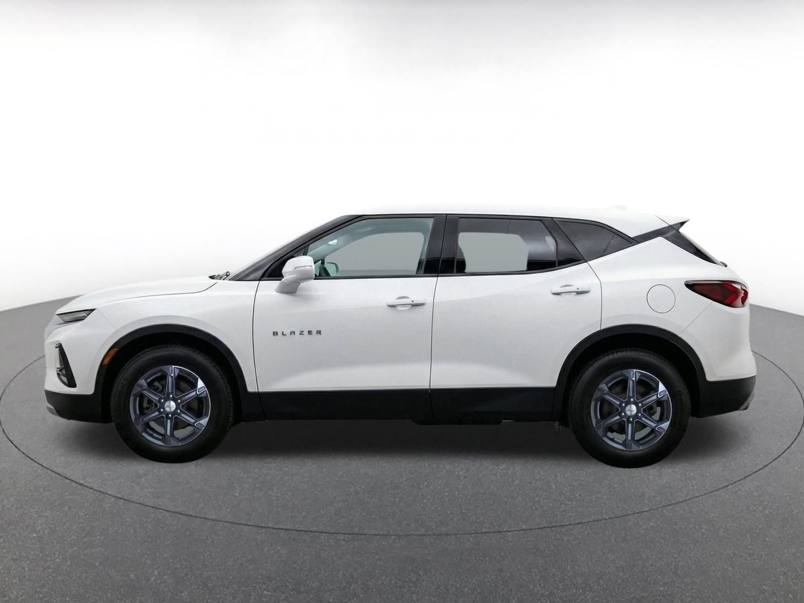 Used 2026 Chevrolet Blazer LT FWD image 4