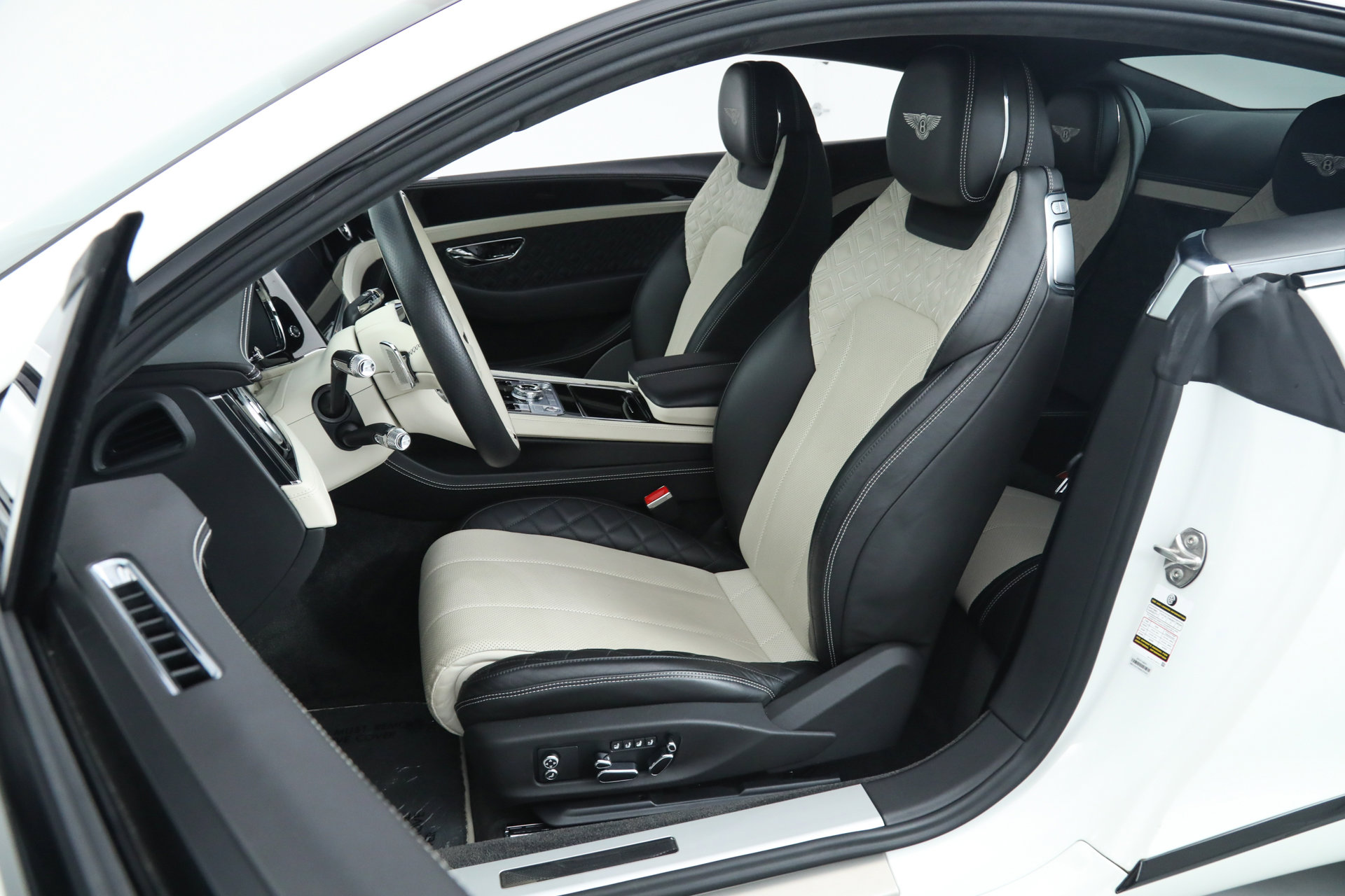 Used 2021 Bentley Continental GT V8 image 21