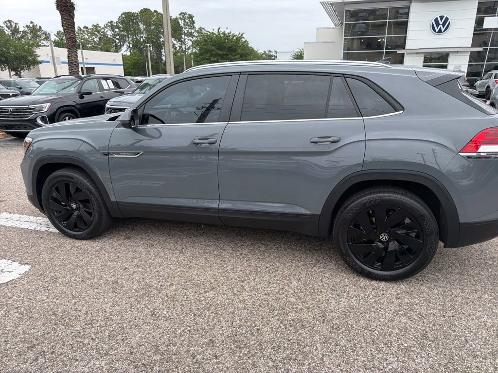 Certified 2025 Volkswagen Atlas Cross Sport SE w/ Panoramic Sunroof Package AWD/4WD image 5