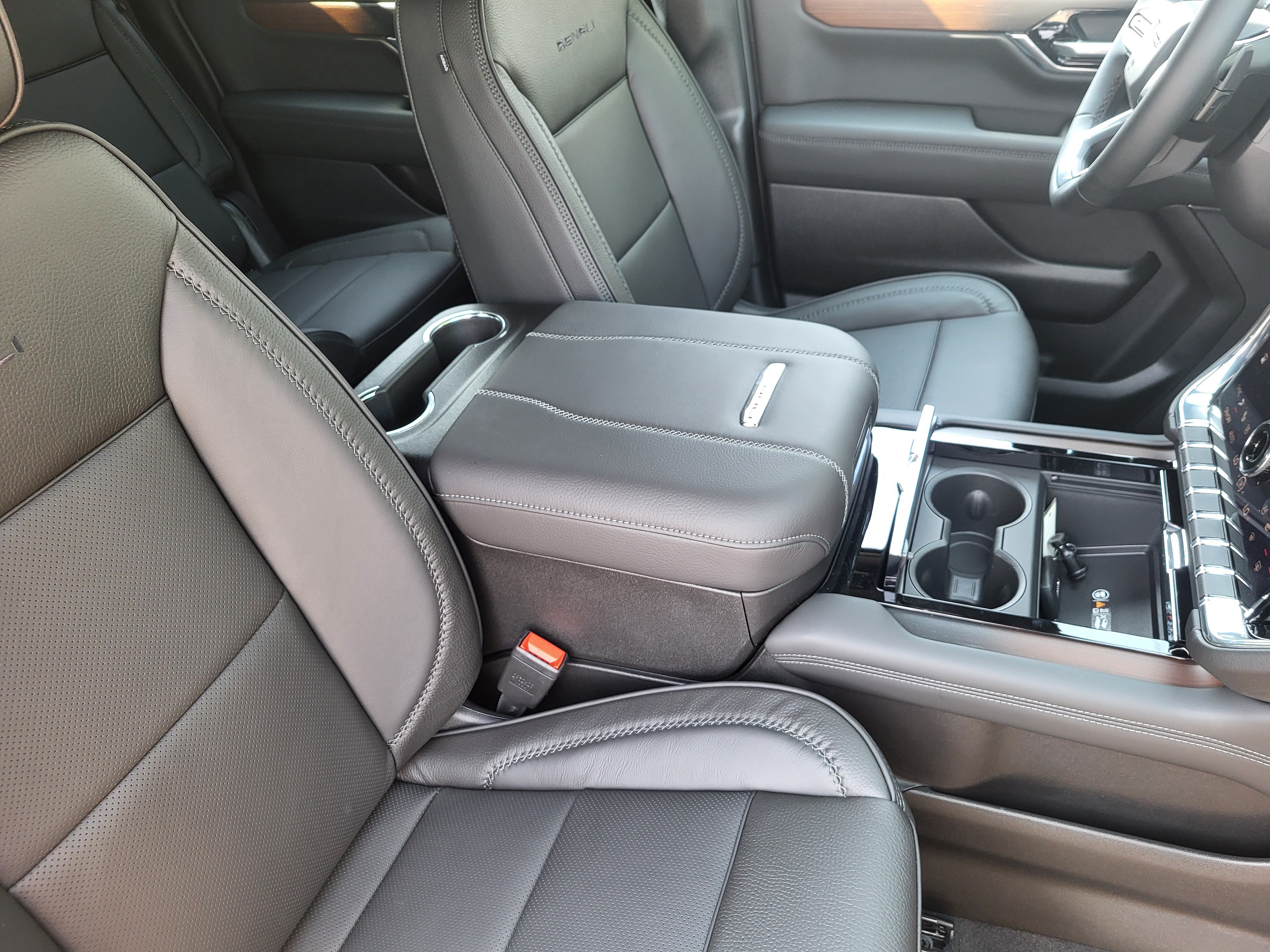 New 2026 GMC Yukon XL Denali w/ Advanced Technology Package AWD/4WD image 13