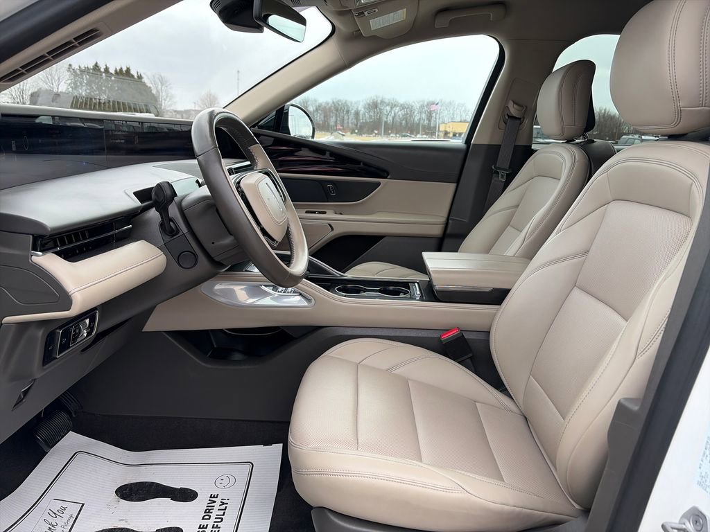 Used 2025 Lincoln Nautilus Premier image 17