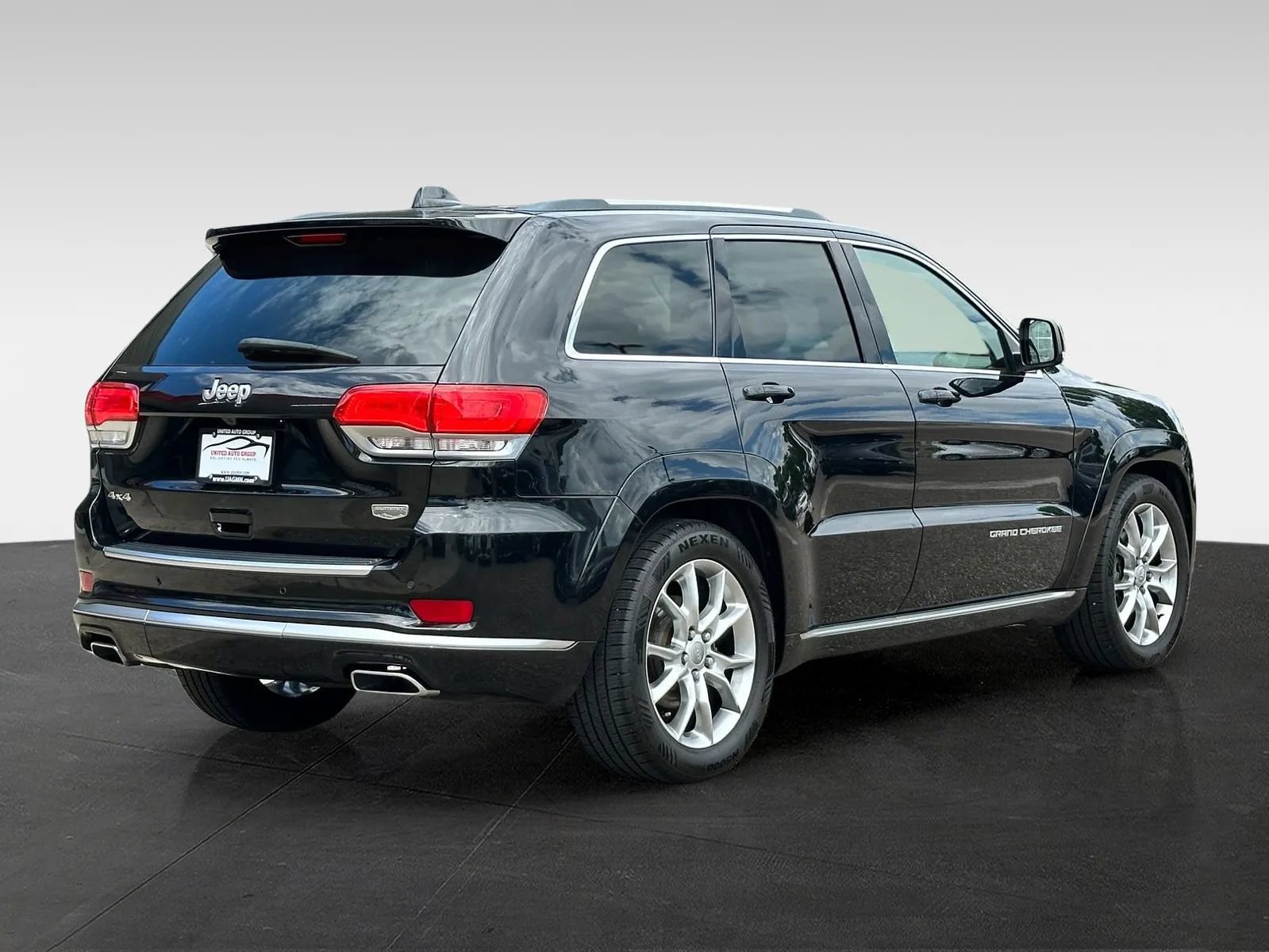 Used 2016 Jeep Grand Cherokee Summit w/ Platinum Series Group AWD/4WD image 7