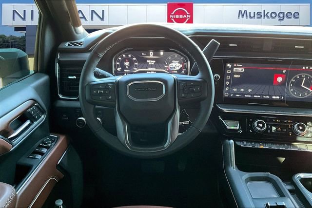 Used 2025 GMC Sierra 2500 Denali Ultimate image 9