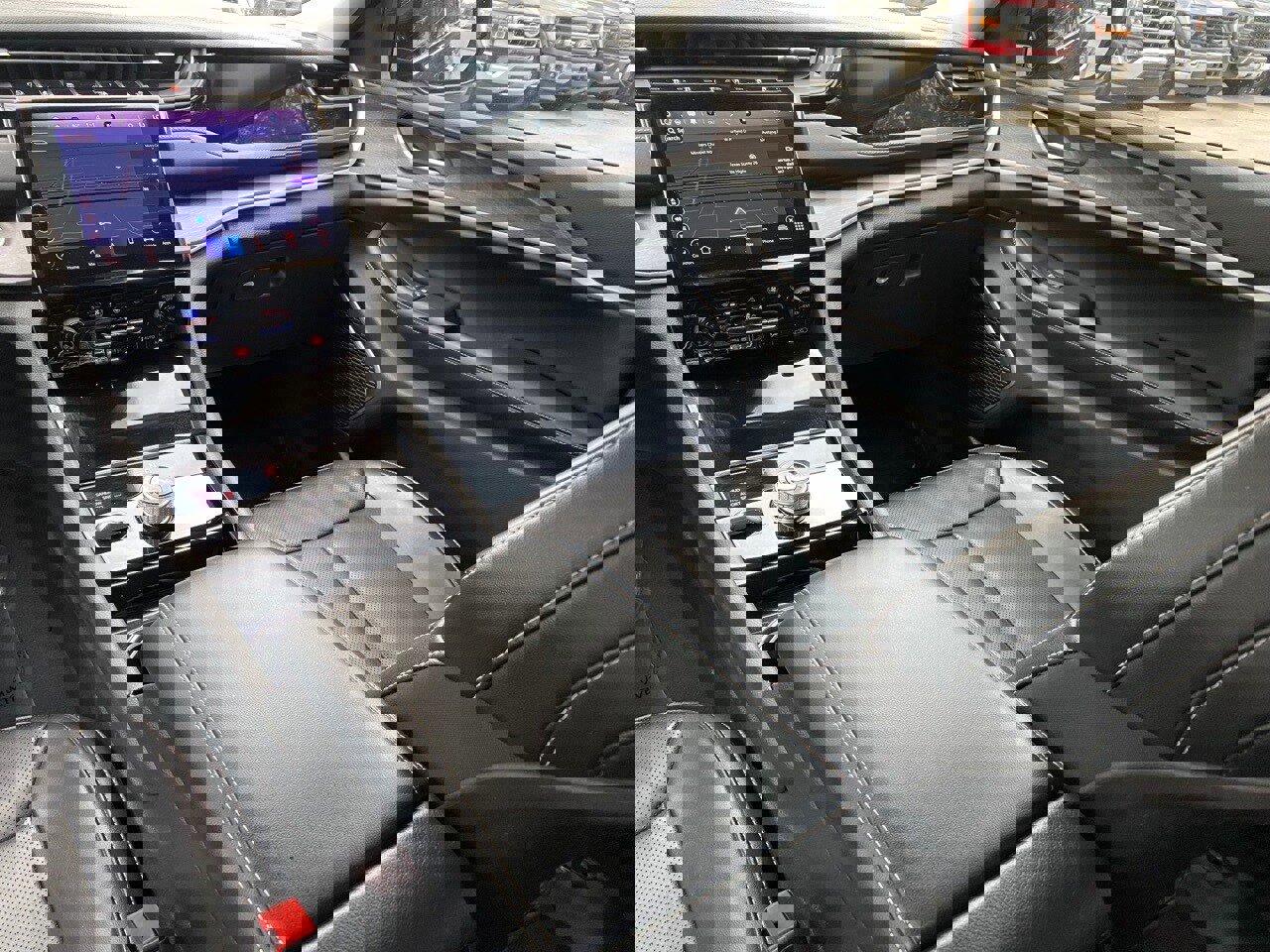 Used 2023 Jeep Grand Cherokee L Limited w/ Luxury Tech Group II image 18