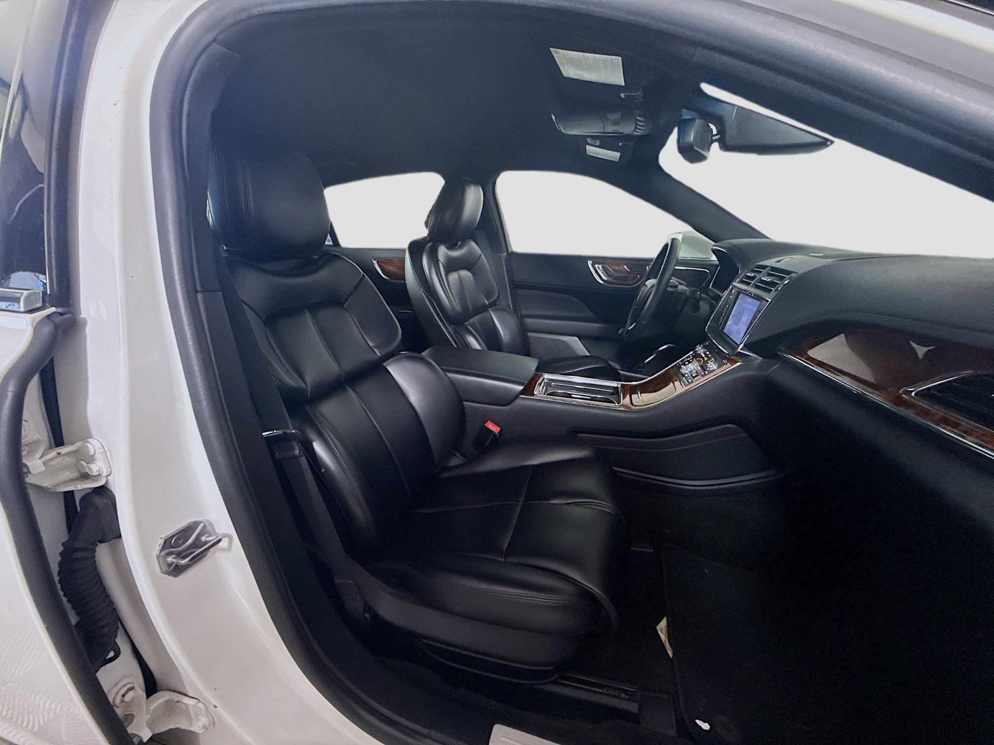 Used 2020 Lincoln Continental image 29