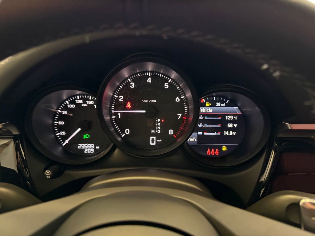Certified 2023 Porsche Macan AWD/4WD image 21