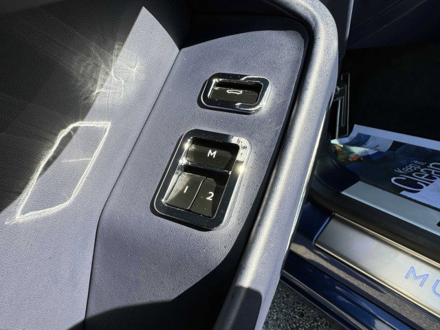 Used 2023 Bentley Flying Spur W12 image 26