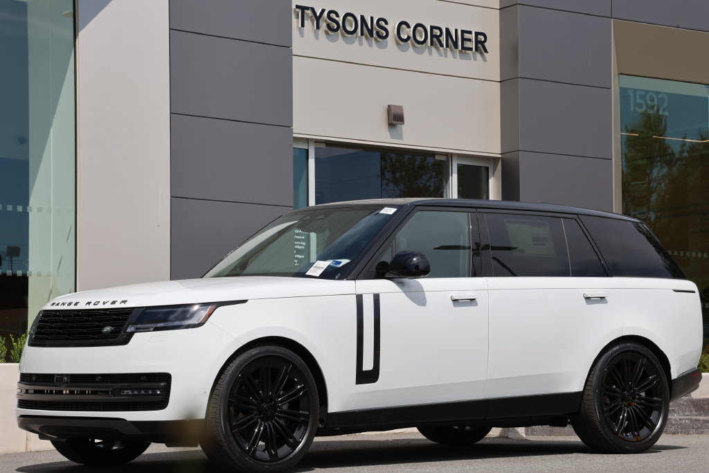 New 2026 Land Rover Range Rover Long Wheelbase SE