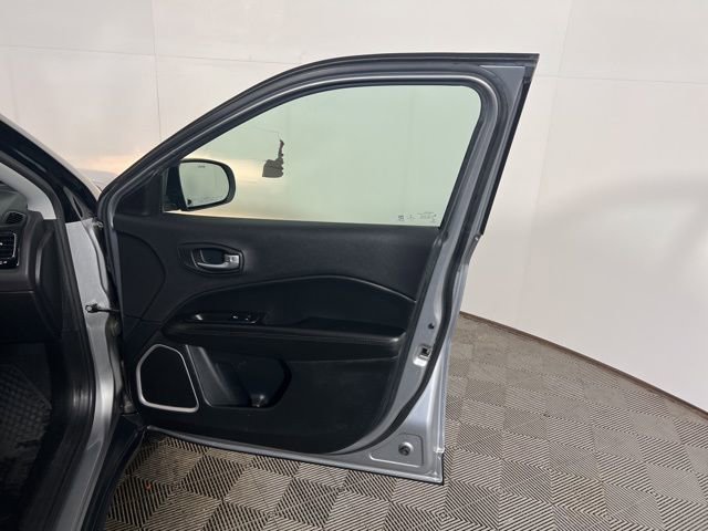 Certified 2018 Jeep Compass Latitude image 27