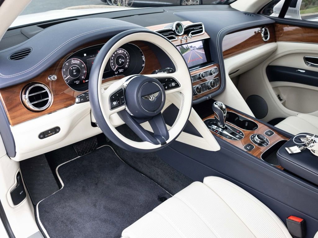 Used 2024 Bentley Bentayga image 27