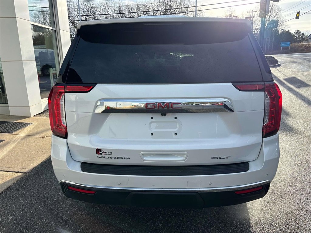 Used 2023 GMC Yukon XL SLT w/ SLT Luxury Package image 4