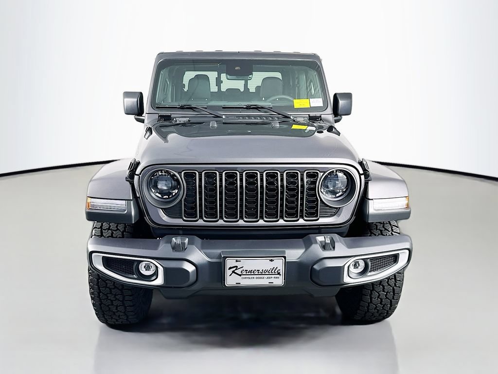 Used 2025 Jeep Gladiator Sport AWD/4WD image 2