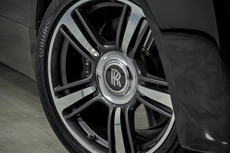 Used 2015 Rolls-Royce Wraith RWD image 2