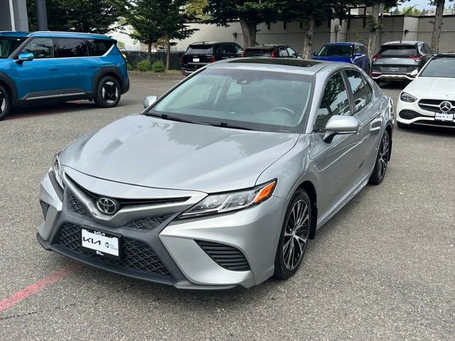 Used 2018 Toyota Camry SE w/ Moonroof Package FWD image 3