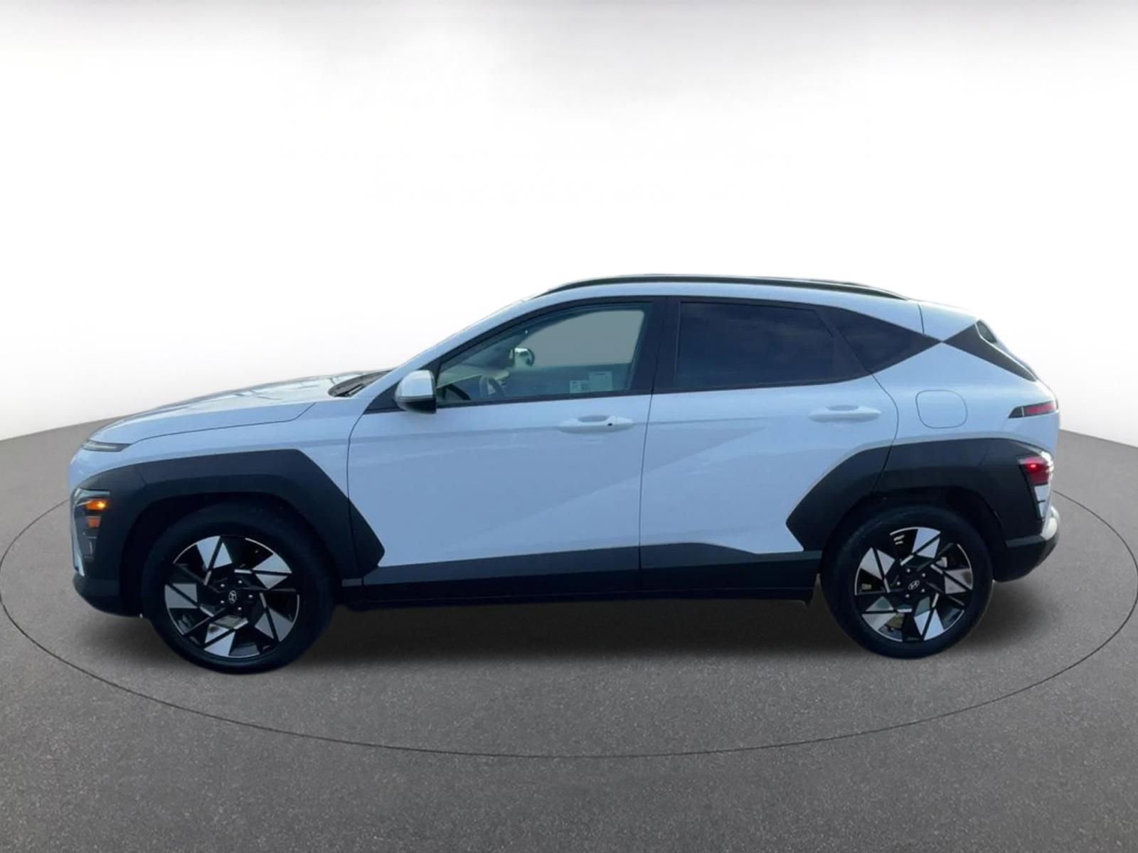 Used 2025 Hyundai Kona SEL image 9
