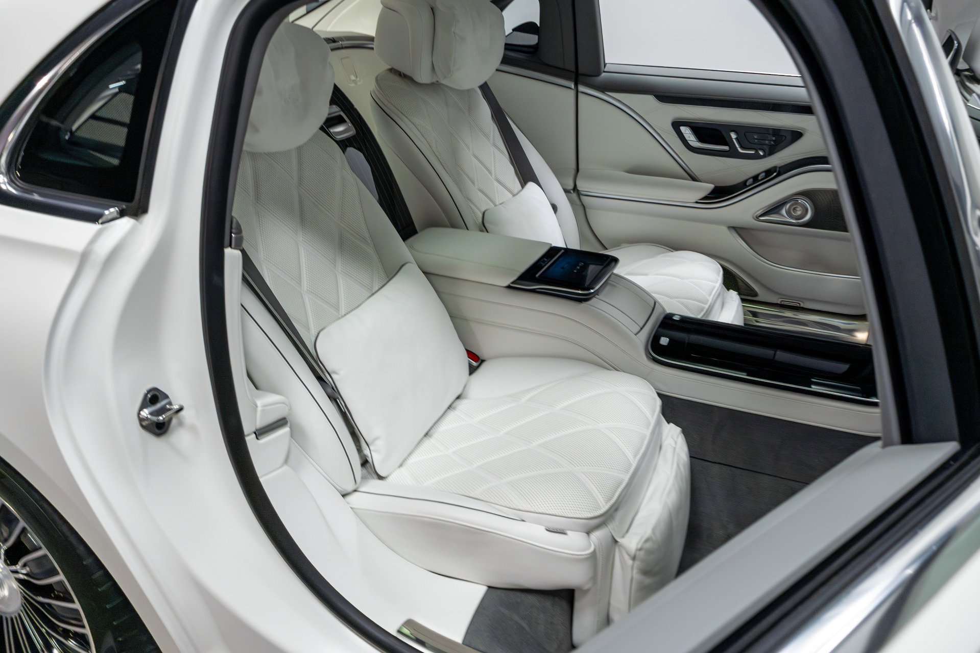 Used 2023 Mercedes-Benz Maybach S 680 4MATIC image 30