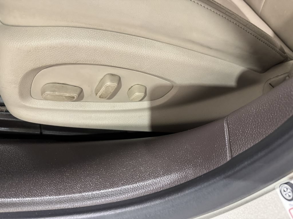 Used 2014 Buick LaCrosse Leather w/ Driver Confidence Package FWD image 17