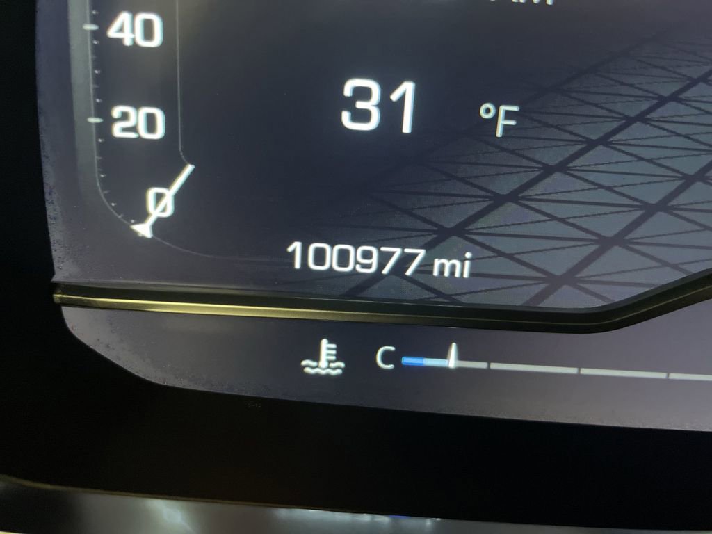 Used 2023 GMC Yukon XL SLT image 6