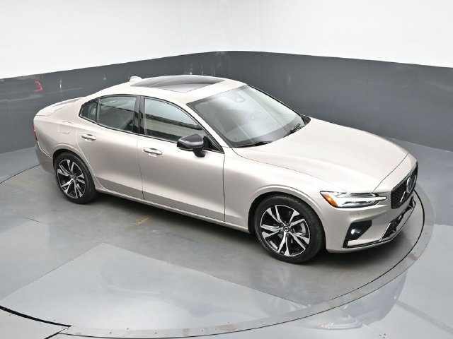 Used 2024 Volvo S60 B5 Plus w/ Climate Package FWD image 43