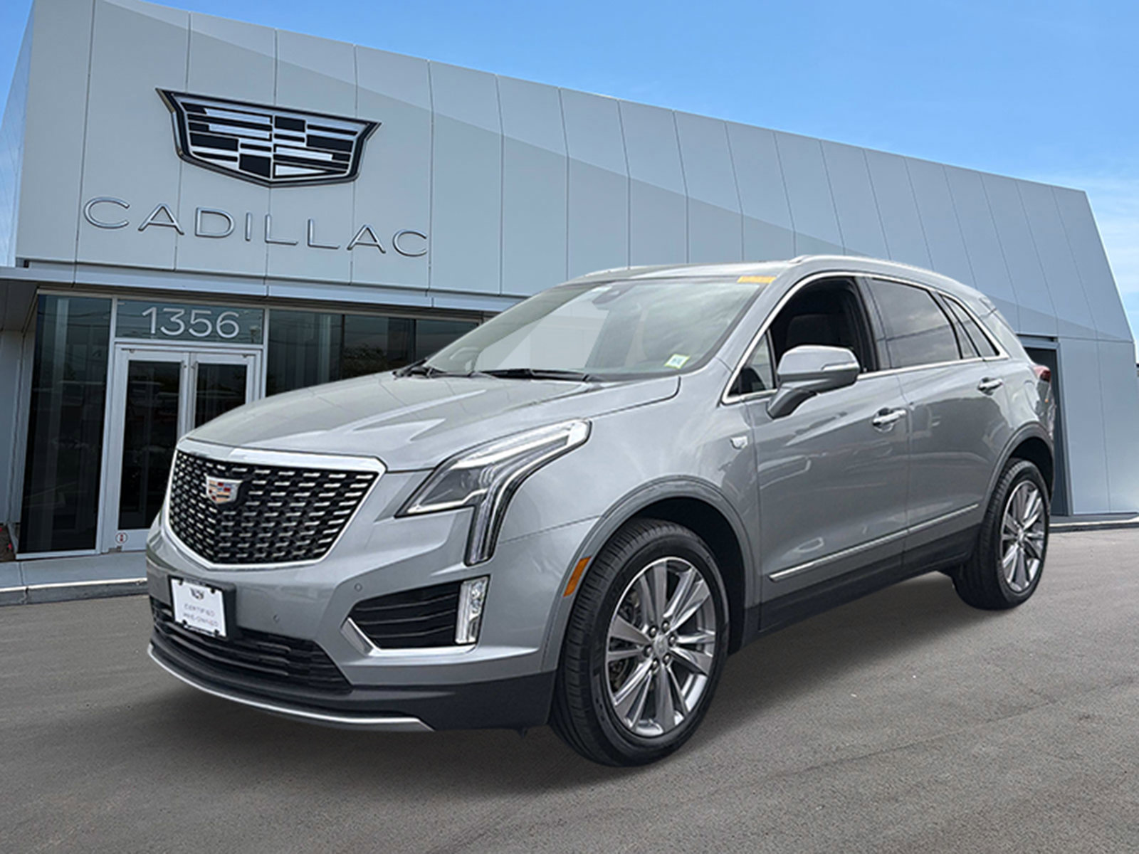 Certified 2024 Cadillac XT5 Premium Luxury AWD/4WD image 2