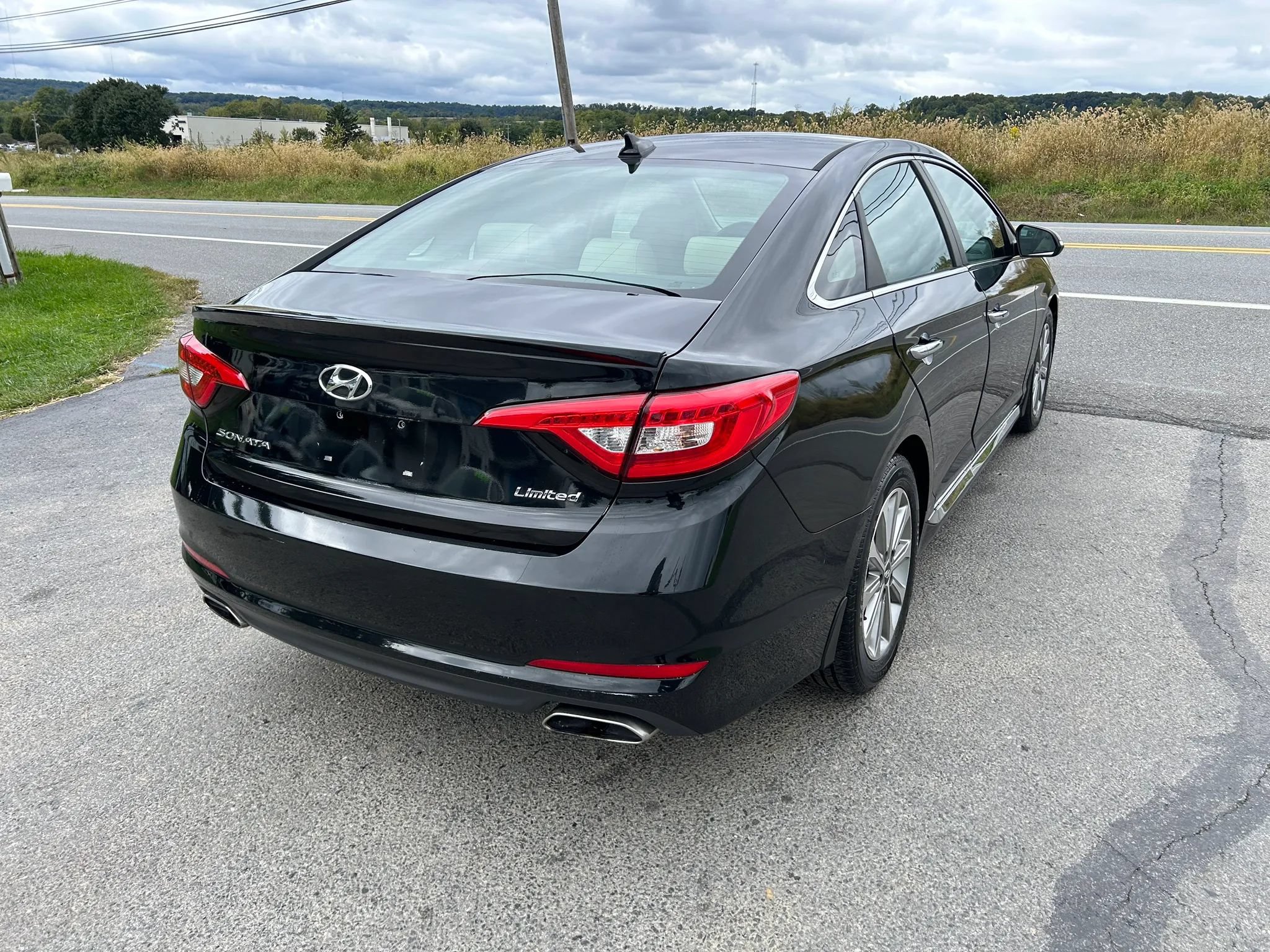 Used 2017 Hyundai Sonata Limited w/ Tech Package 03 FWD image 11