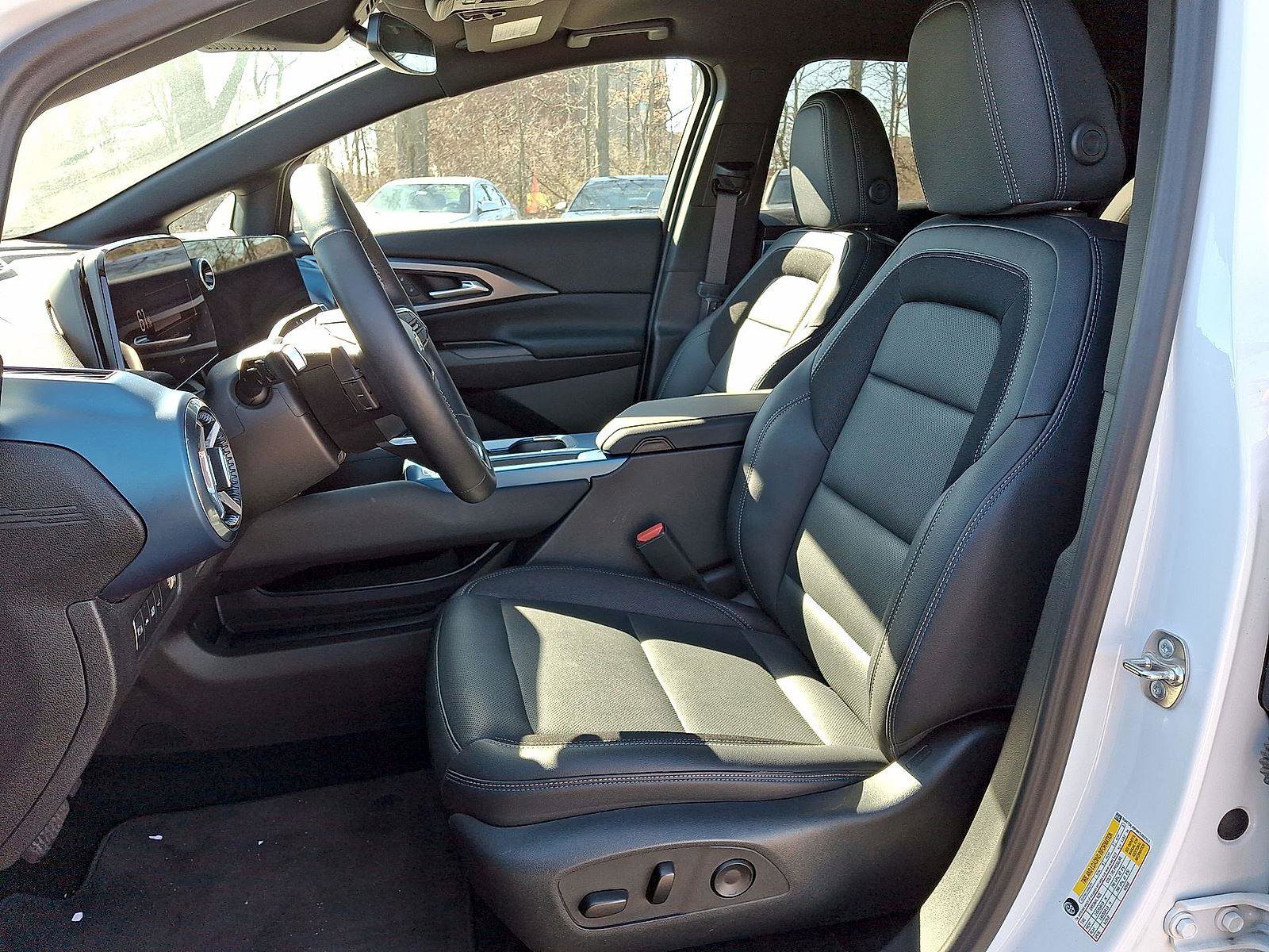 Used 2024 Chevrolet Equinox EV LT image 17