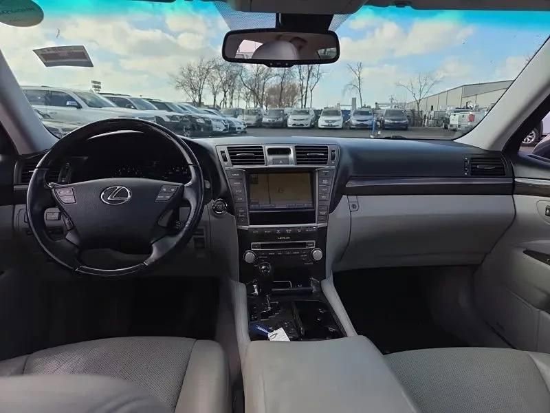 Used 2011 Lexus LS 460 w/ Comfort Pkg image 9