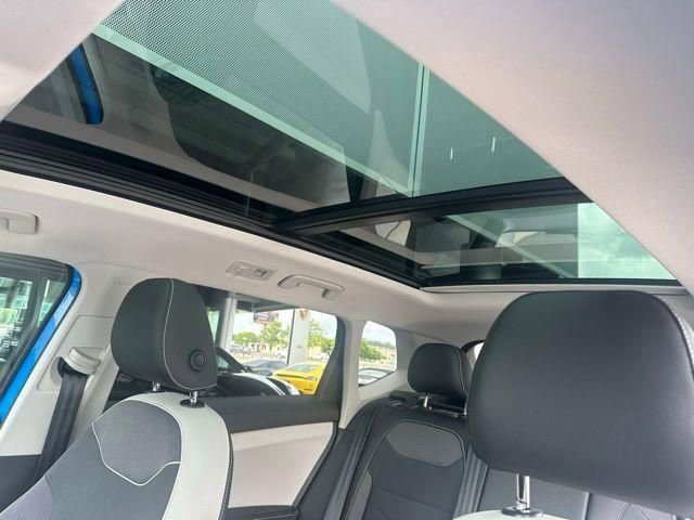 New 2025 Volkswagen Taos SE image 14