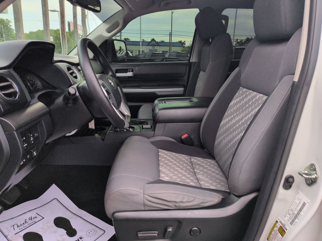 Used 2020 Toyota Tundra SR5 w/ SR5 Convenience Package AWD/4WD image 9
