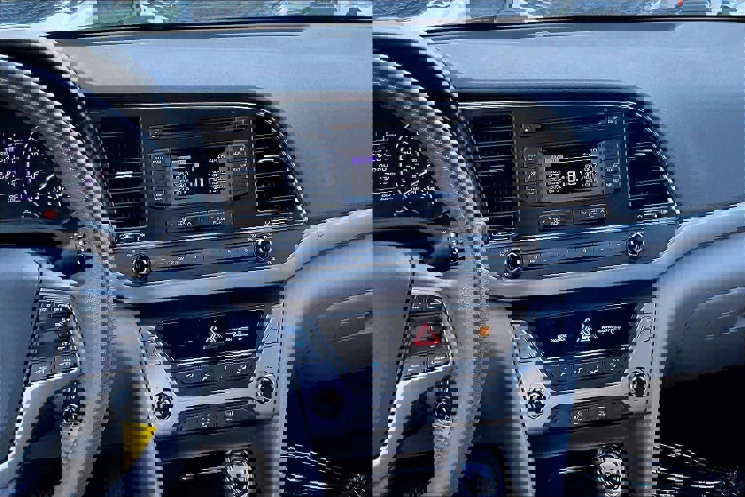 Used 2017 Hyundai Elantra SE image 5