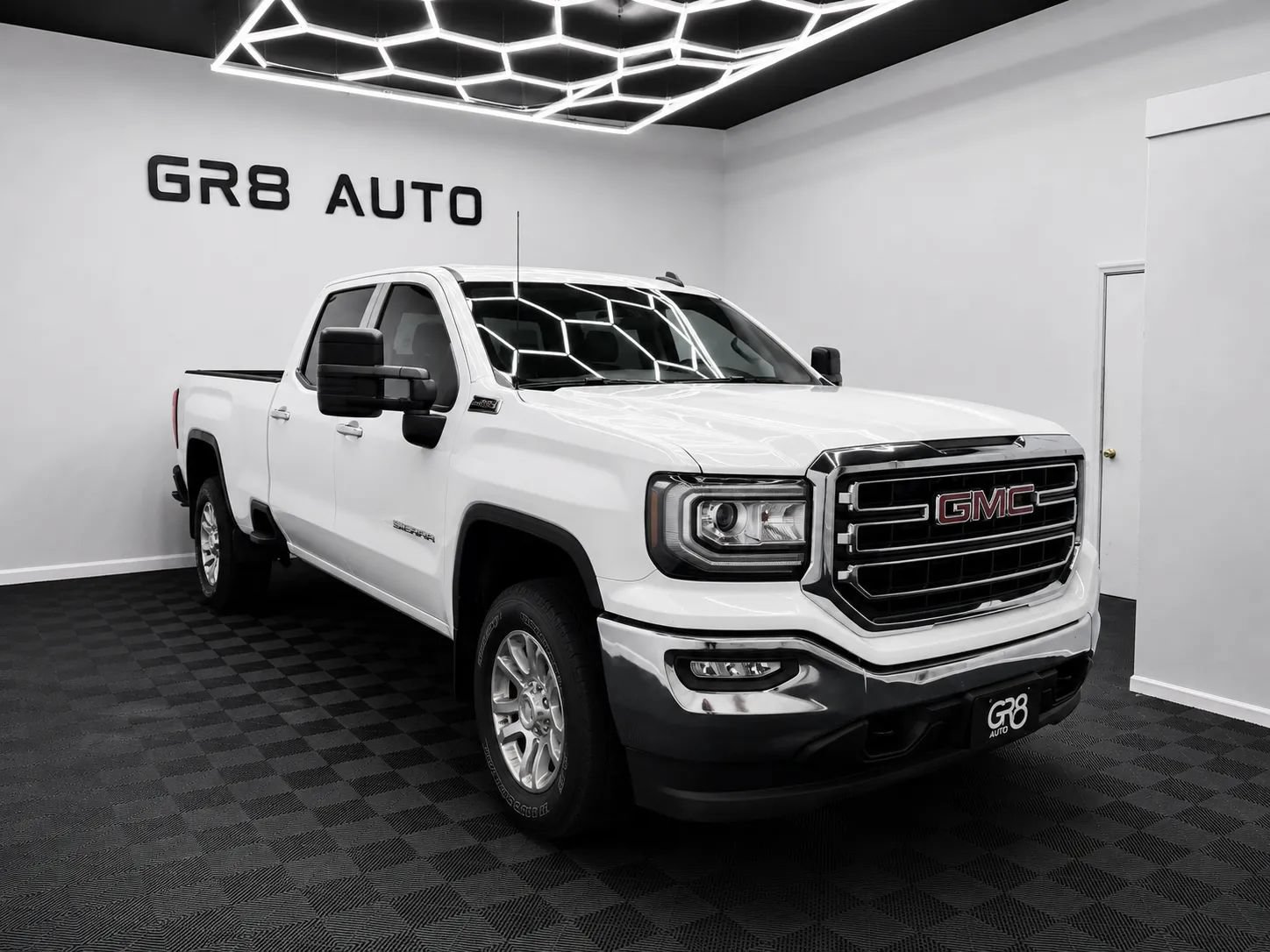 Used 2017 GMC Sierra 1500 SLE w/ SLE Value Package AWD/4WD image 1