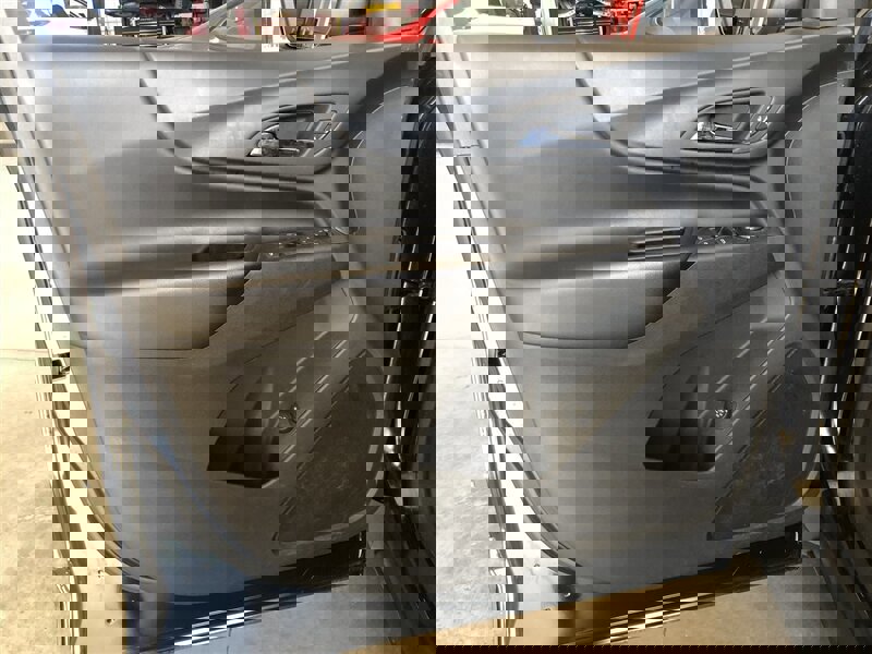 Used 2019 Chevrolet Equinox LT w/ Driver Convenience Package image 16