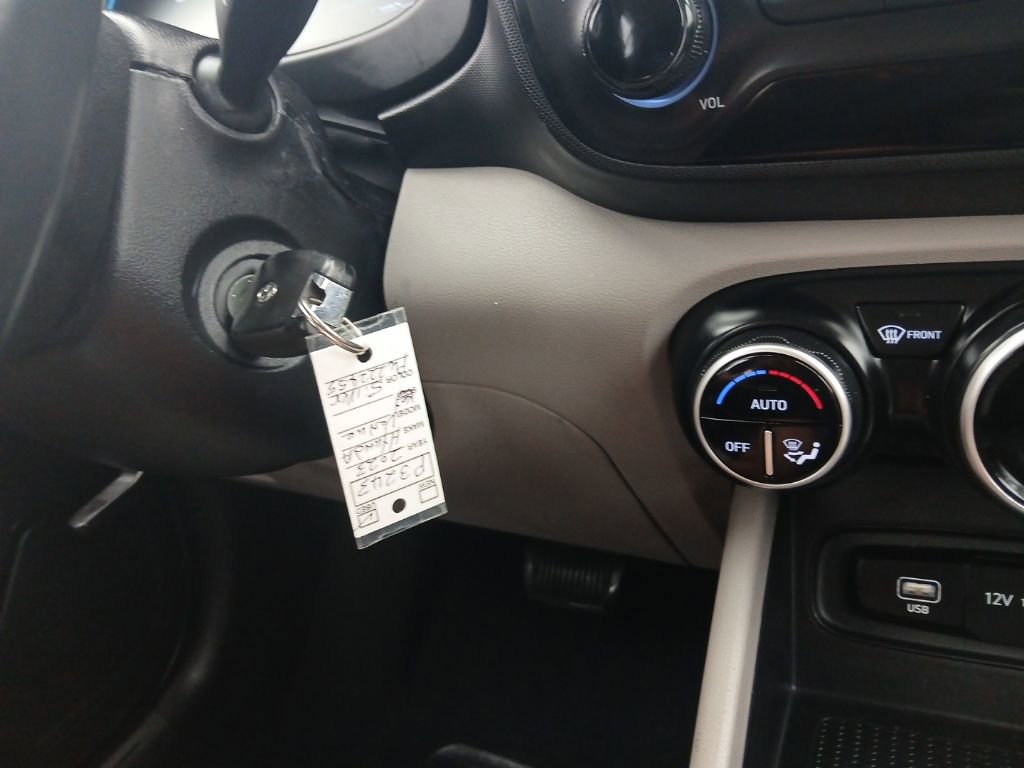 Used 2023 Hyundai Venue SEL image 15