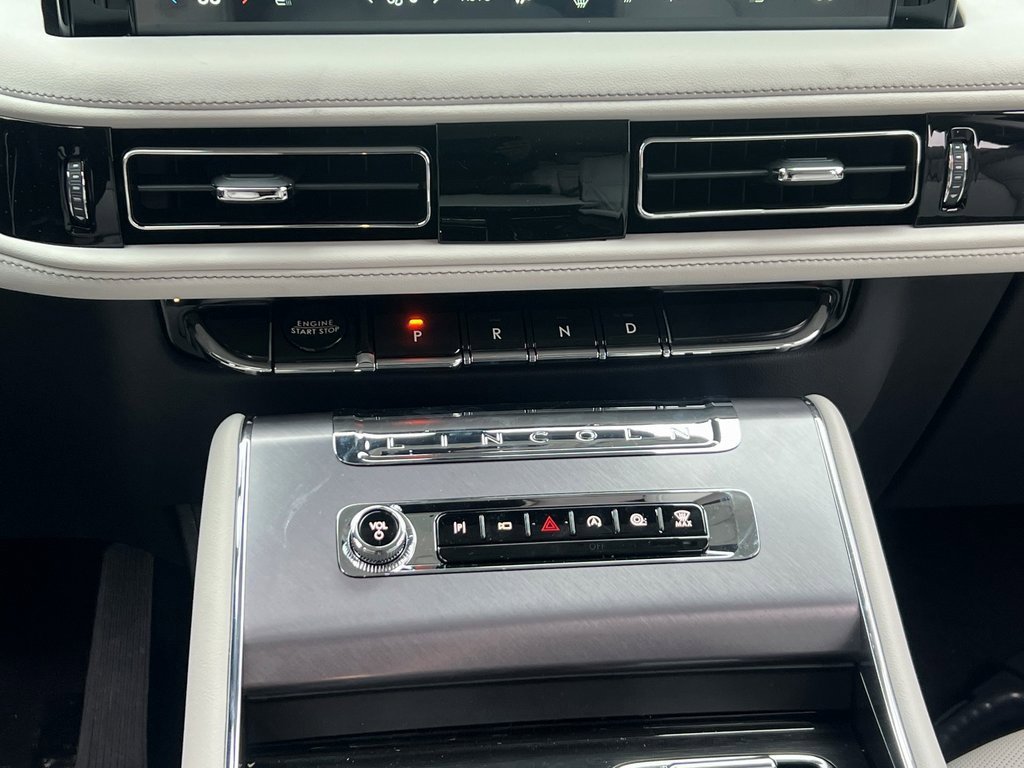 New 2026 Lincoln Aviator AWD image 17