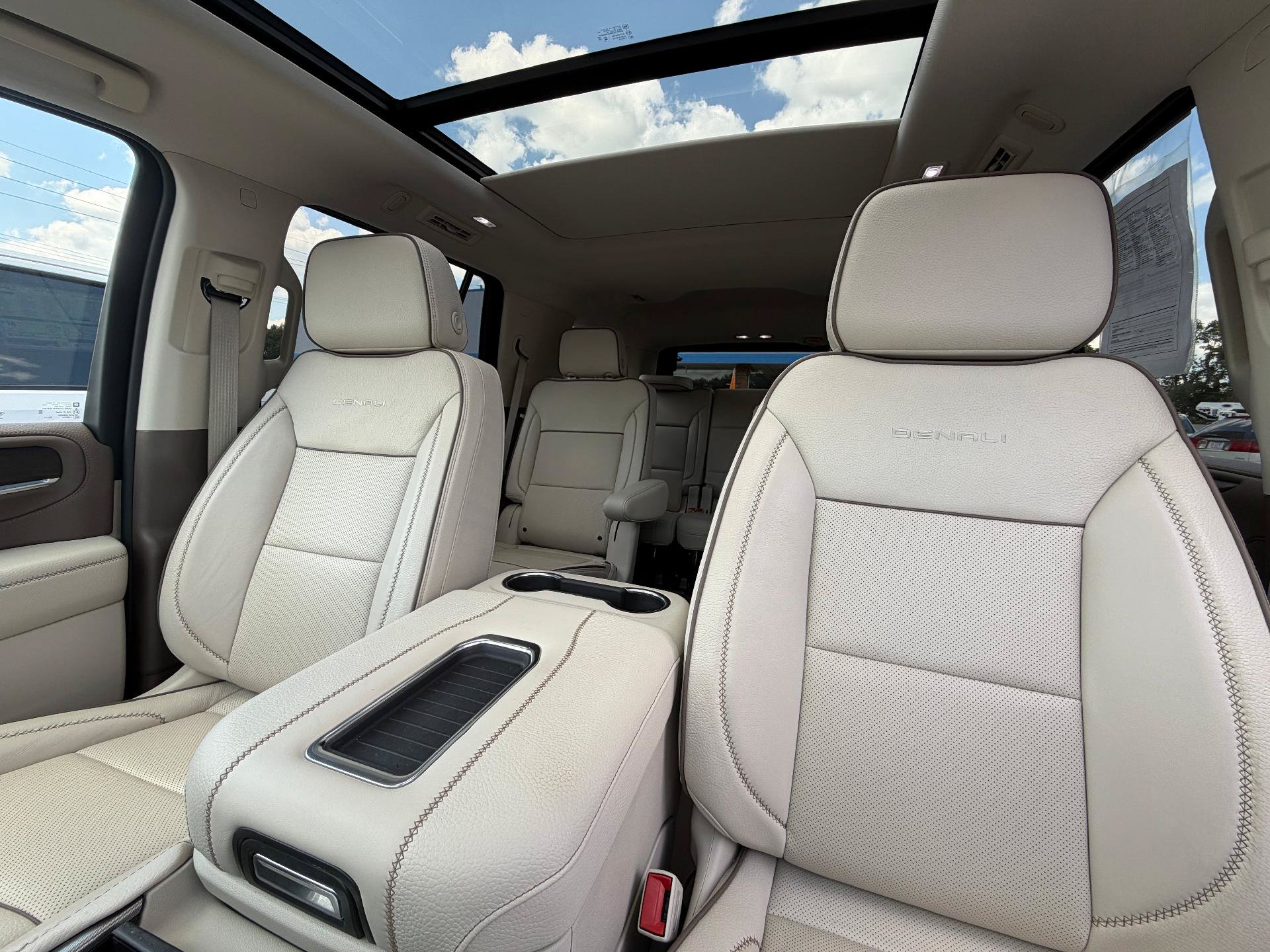Used 2024 GMC Yukon Denali w/ Max Trailering Package AWD/4WD image 9