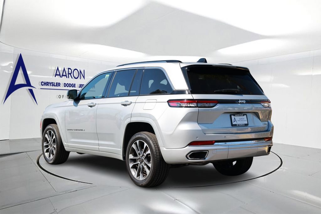 Used 2023 Jeep Grand Cherokee Overland RWD image 2