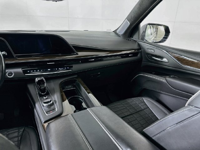 Certified 2024 Cadillac Escalade ESV Sport Platinum w/ LPO, ONYX Package AWD/4WD image 31