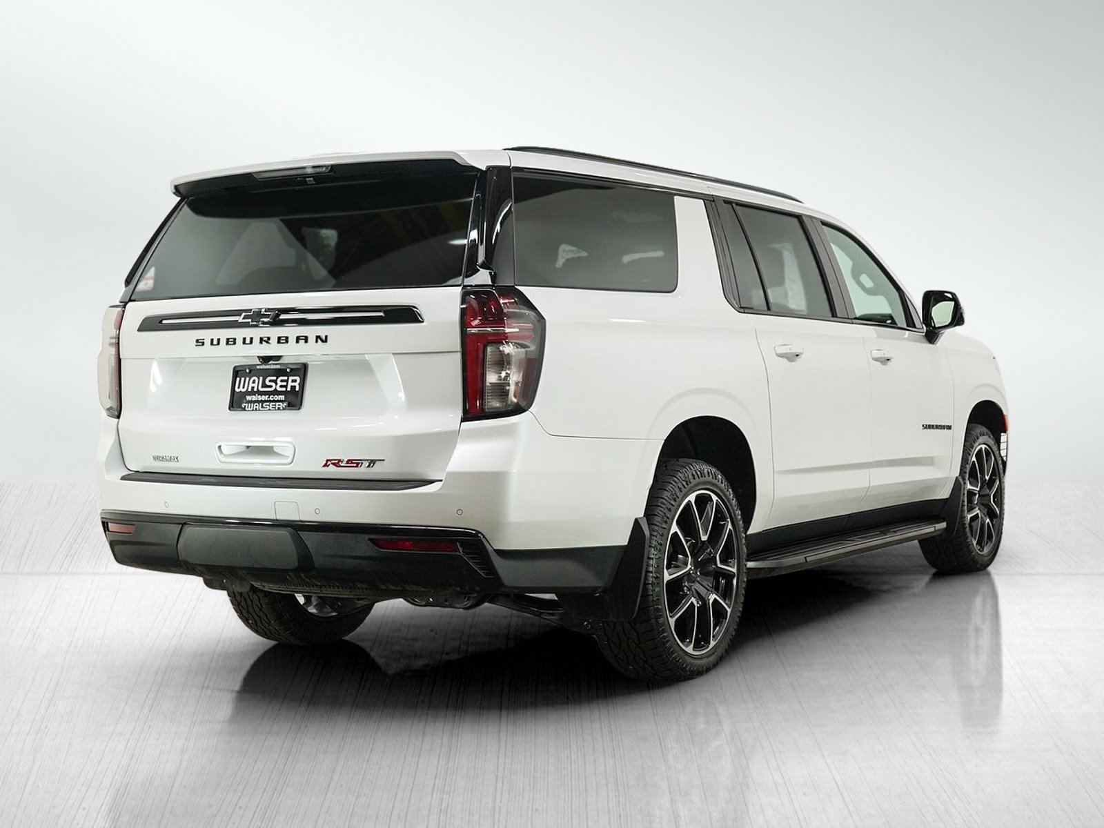 Used 2023 Chevrolet Suburban RST w/ Luxury Package AWD/4WD image 5