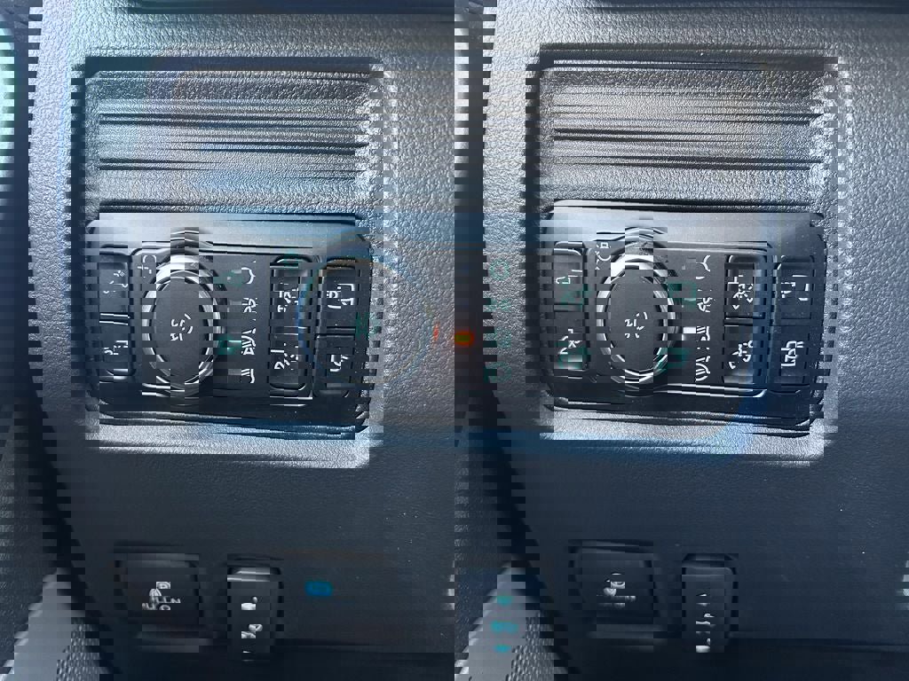 New 2026 Ford F250 Lariat w/ Black Appearance Package image 29