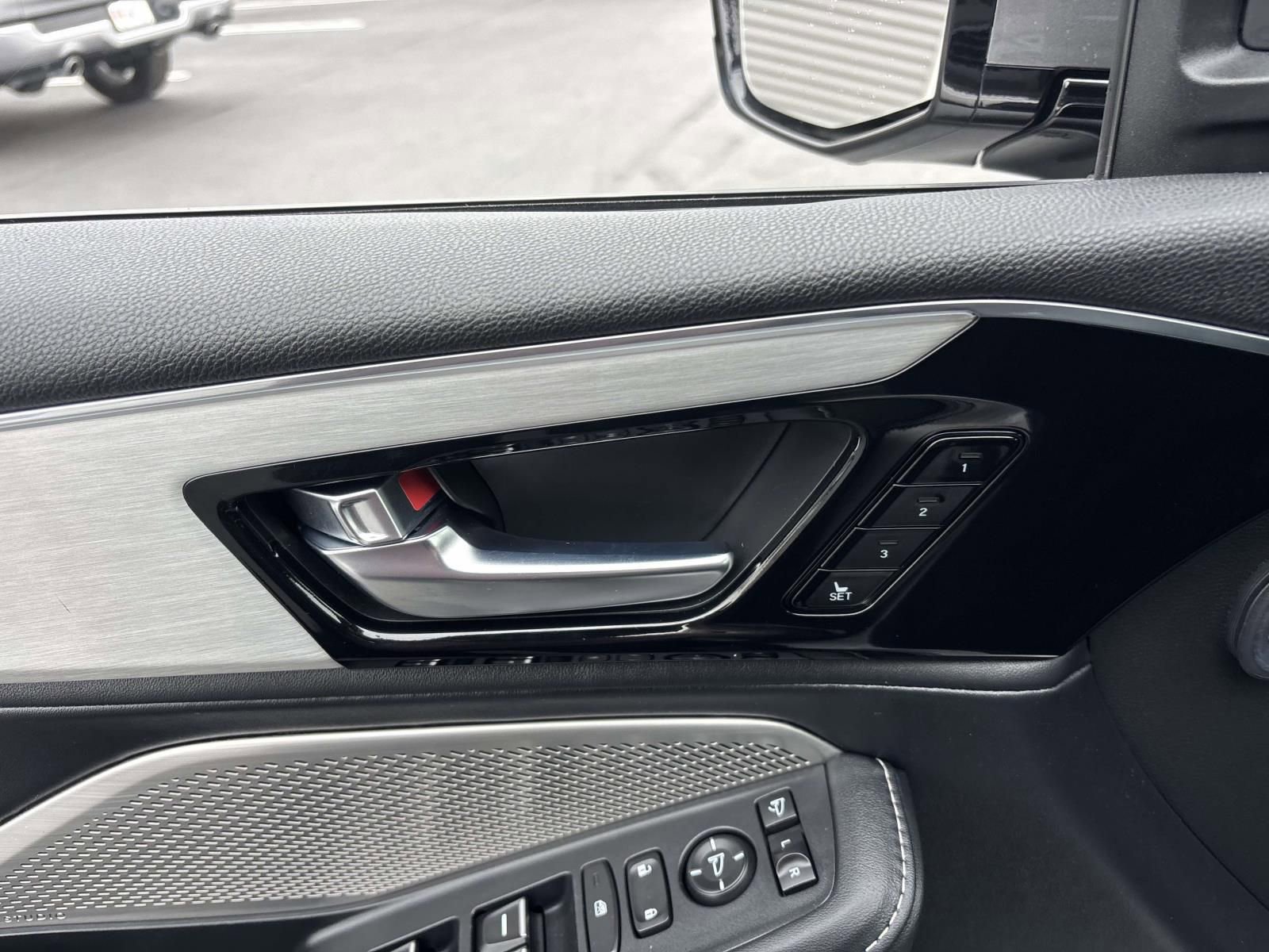 Used 2023 Acura MDX SH-AWD w/ Technology Package image 14