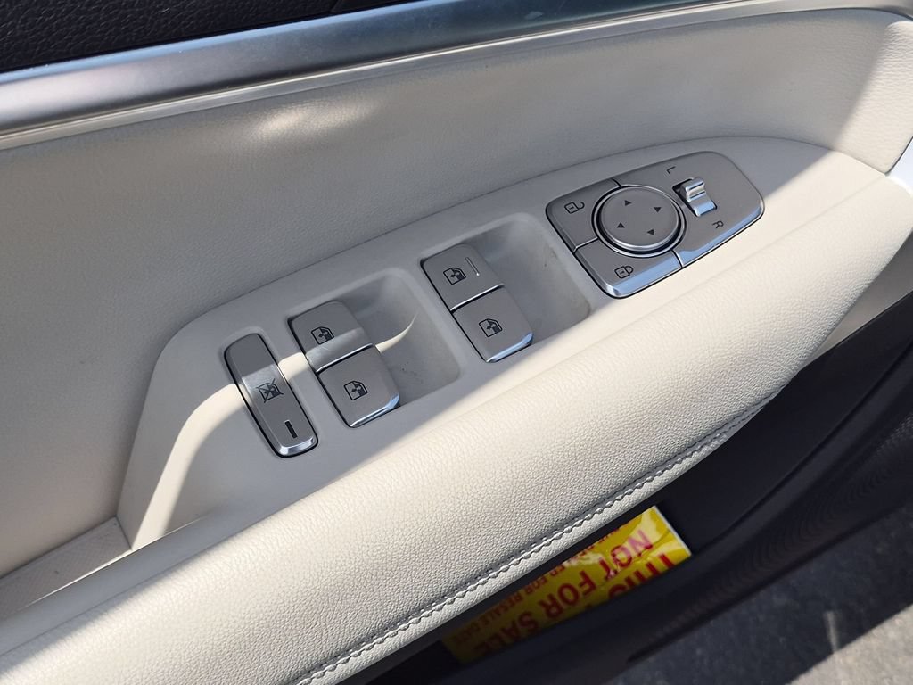 Used 2025 Genesis G70 2.5T RWD image 13